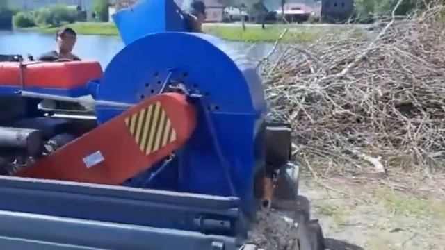 Рубительная машина ВХ600 (бенз) вертикально-наклонный прием,цена 225000. Хотите купить: 89130075484 смотреть онлайн