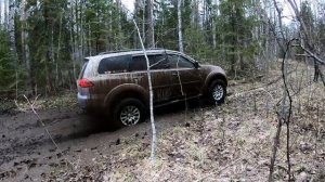 Pajero sport 2 на болотистой местности....