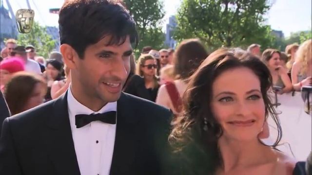 Lara Pulver: Red Carpet | BAFTA 2012 смотреть онлайн