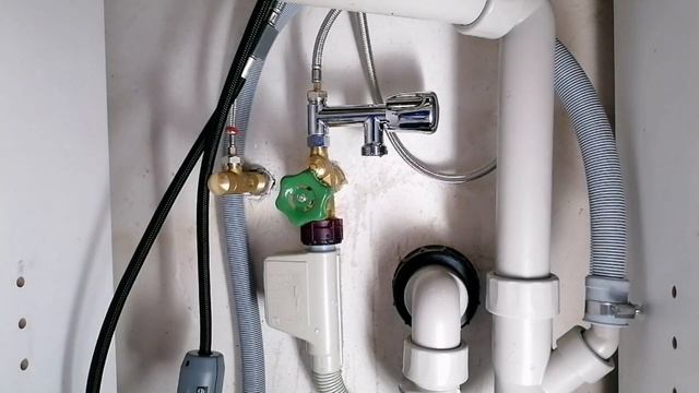 Waschmaschine und Geschirrspüler In der Küche anschliessen смотреть онлайн