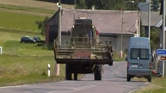 Přejezd kombajnu Fortschritt E 512 смотреть онлайн