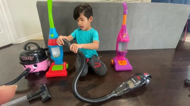 Zaynn Unboxes wireless handheld vacuum cleaner.Toddler growing collection of vacuum cleaner. смотреть онлайн