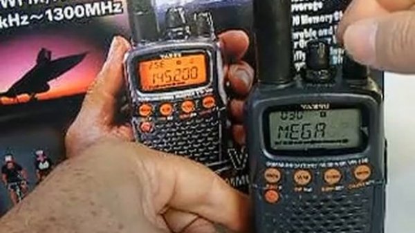 Yaesu VR-120D communications receiver