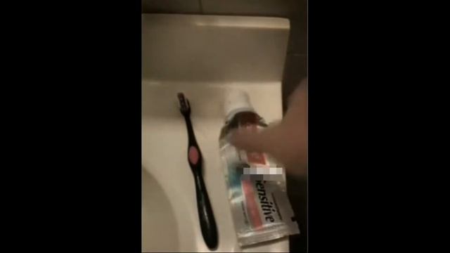 Грустная история зубной щетки и пасты смотреть онлайн