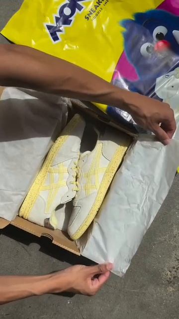 Модель ASICS Skyhand™ OG "MAMEE MONSTER" смотреть онлайн