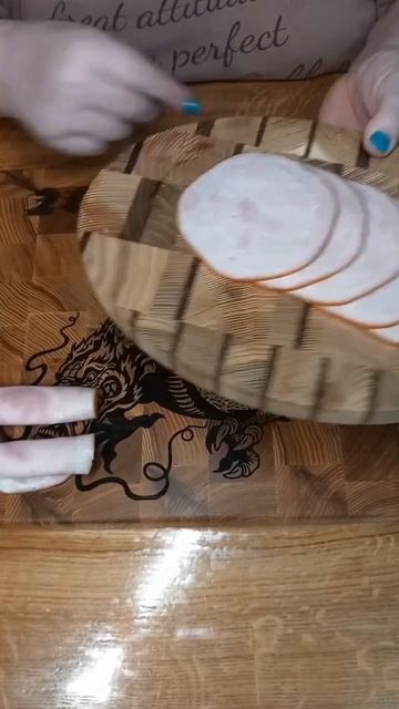 Новогодняя закуска. Мясные рулетики с хреном и сливками. #горшочеквари #простойрецепт #закуска смотреть онлайн