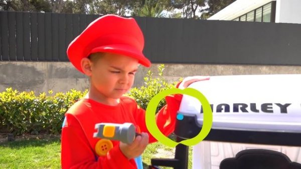 Дима и распаковка новой машинки для детей