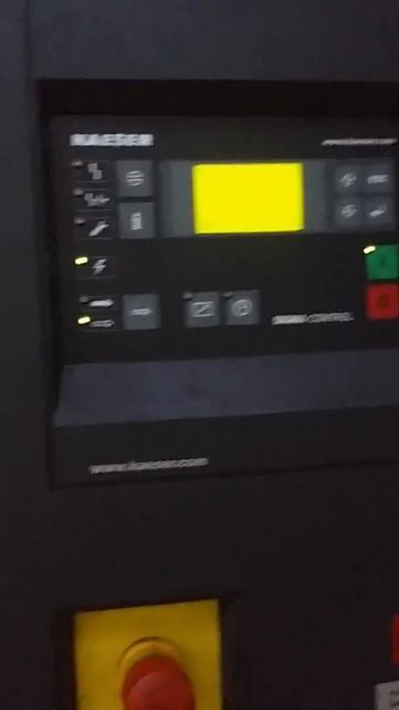 Test accensione start up compressore industriale Kaeser CSDX 162 смотреть онлайн