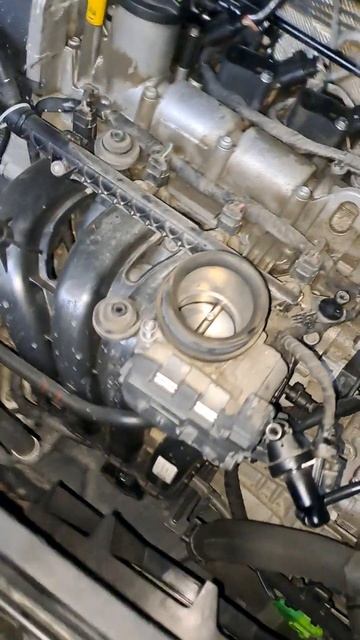 Как снять дроссель на Polo/rapid/octavia. Чистка дроссельной заслонки на Vw Polo#automobile