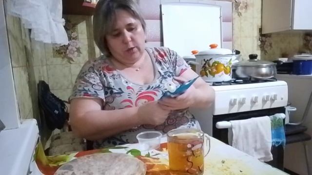 Мукбанг. Винегрет ,бутерброды с лососем, и блинчики с чаем. смотреть онлайн