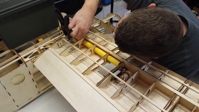 HOW TO INSTALL A WING - PILATUS PC-6 Turbo Porter - MR Aerodesign Part 5 смотреть онлайн