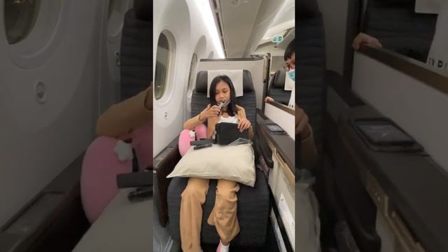 Comfortable flight At Gulf Air Bussiness Class. смотреть онлайн