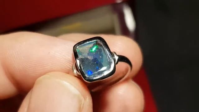 up close video of opal ring in square shape смотреть онлайн