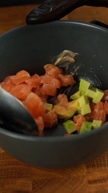 Фреш ролл с лососем в огурце 😍 #food #tasty #sushi #foodie #fila #japan #lunch #street #eating смотреть онлайн