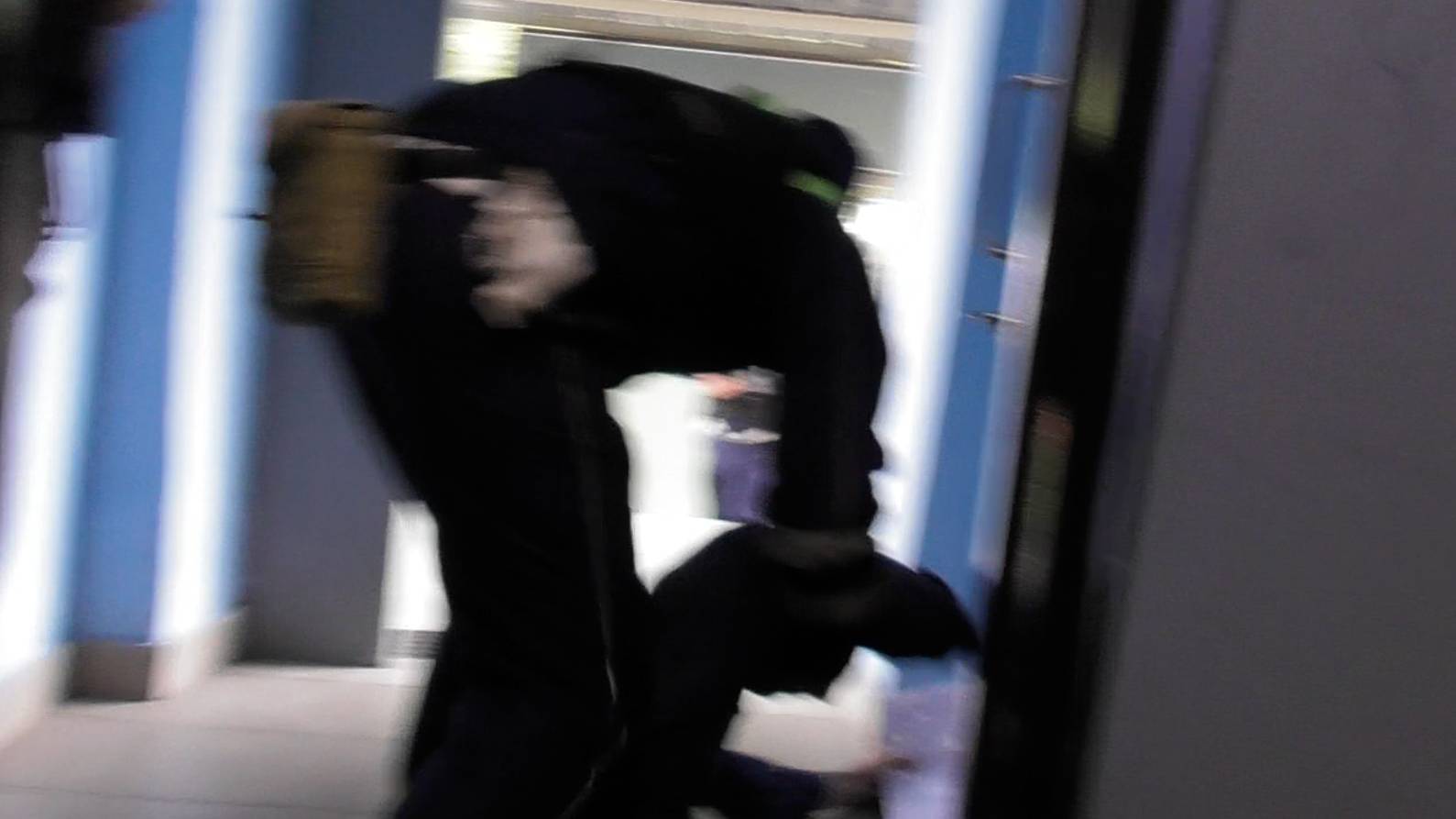 В ГАИ ВАО постоянно с силой выкидывают из подразделения и им ничего за это. Коновалов 77-4484. смотреть онлайн