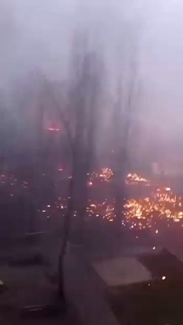Просто ЖАХЛИВЕ відео, зняте одразу після падіння вертольота на дитсадок у Броварах... #shorts смотреть онлайн