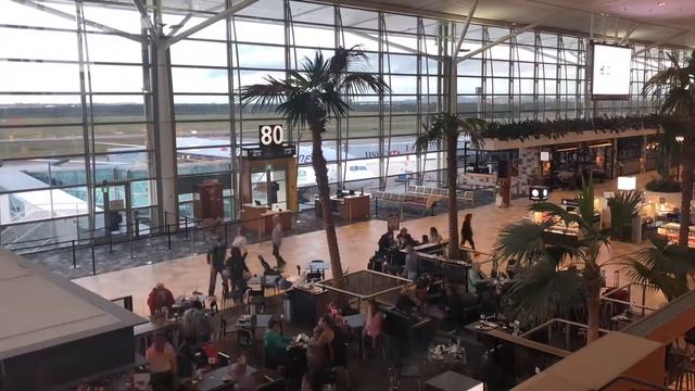 Time-lapse Brisbane International Airport, Qantas International Business Lounge смотреть онлайн