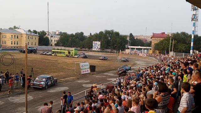 Опасный трюк с участием зрителей! смотреть онлайн