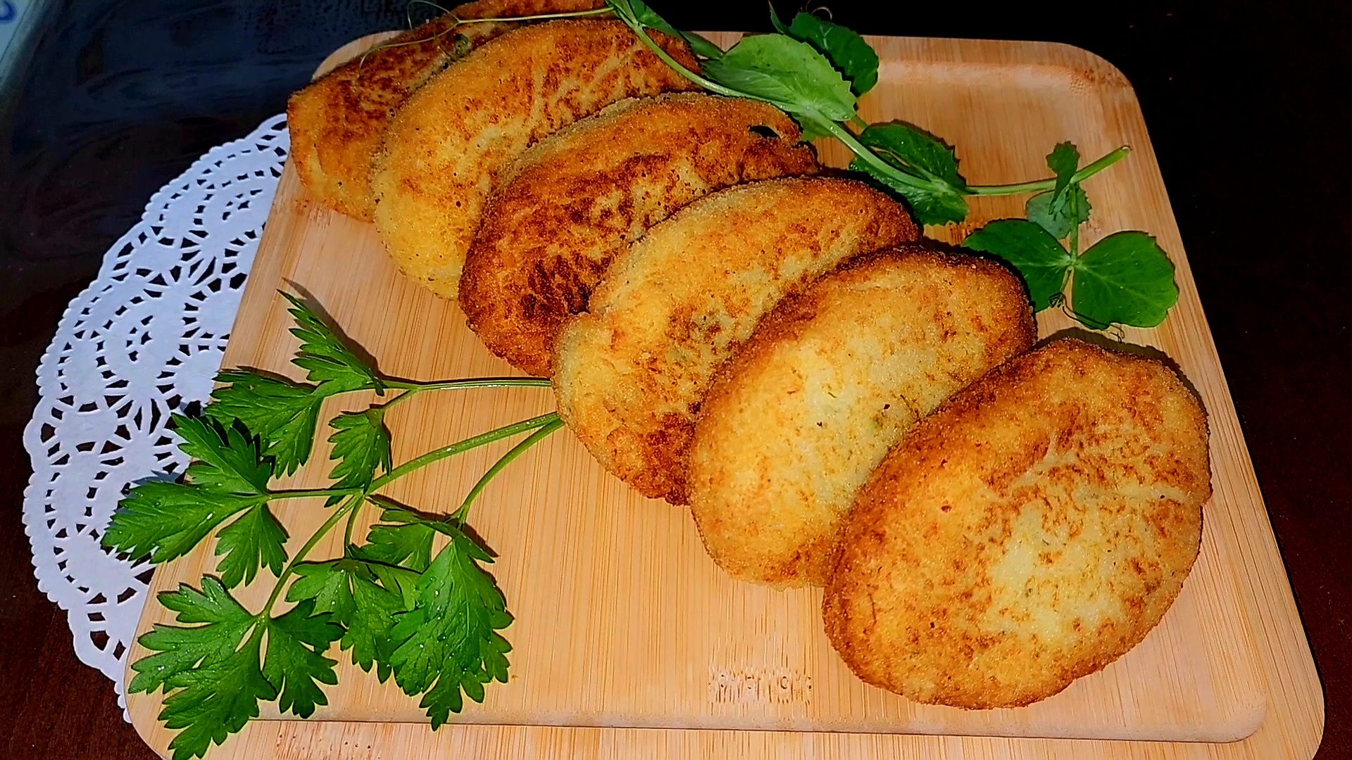 КАРТОФЕЛЬНЫЕ ЗРАЗЫ С СЫРОМ И ЗЕЛЕНЬЮ.🥔🧀🌱 смотреть онлайн