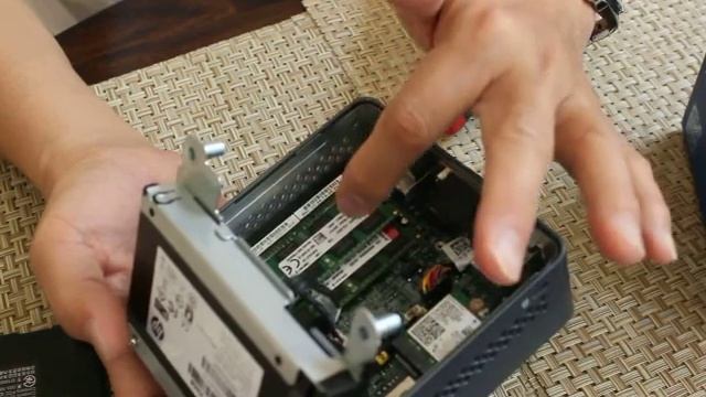 Intel NUC6CAYH RAM upgrade to 16GB Part 1 смотреть онлайн