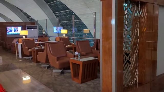 DUBAI TERMINAL 3, EMIRATES BUSINESS CLASS LOUNGE B смотреть онлайн