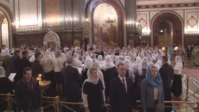 26 октября 2019 года Литургия в Храме Христа Спасителя с участием сводного хора смотреть онлайн