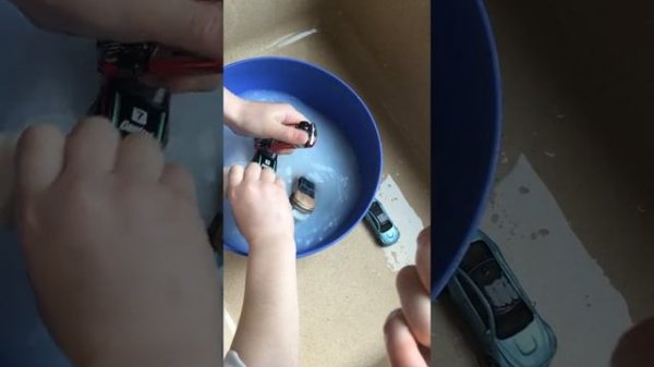 Замороженные машинки заливаем горячей водой!