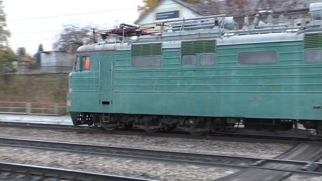Последний из электровозов ВЛ60к - 1475 на станции "Таёжный" смотреть онлайн