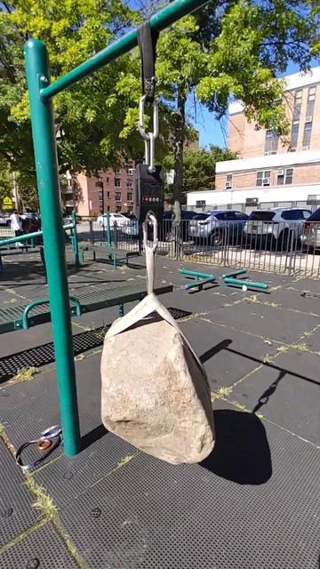 How to weigh stones For Lifting at the park Use a Sharpie and crane scale смотреть онлайн