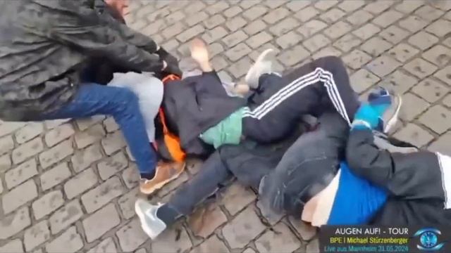 Komplett unzensiert mannheim messerstecherei 2024 live uncut original video messerattacke Polizist смотреть онлайн
