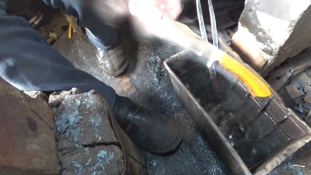 УЗБЕКСКИЕ ПЧАКИ.ИЗГОТОВЛЕНИЕ ШАХРИХАНСКИЙ ПЧАКОВ, БОЛЬСТЕР,РАБОТА С РУКОЯТЬЮ ПЧАКА. смотреть онлайн