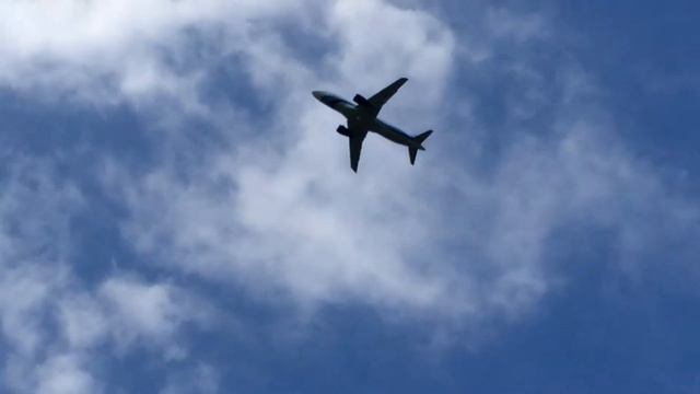 Sukhoi superjet 100 departing Farnborough Airport смотреть онлайн
