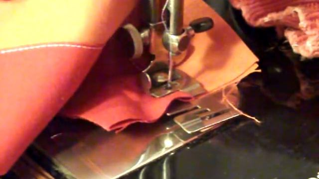 How to Use the Edge Foot on a Vintage Sewing Machine смотреть онлайн