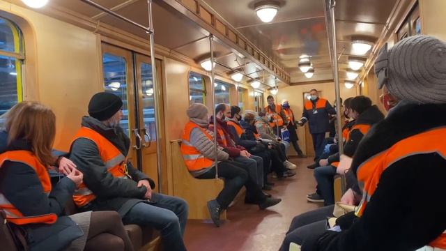 Ретровагоны метро в электродепо Южное Экскурсия 12 12 2020 смотреть онлайн