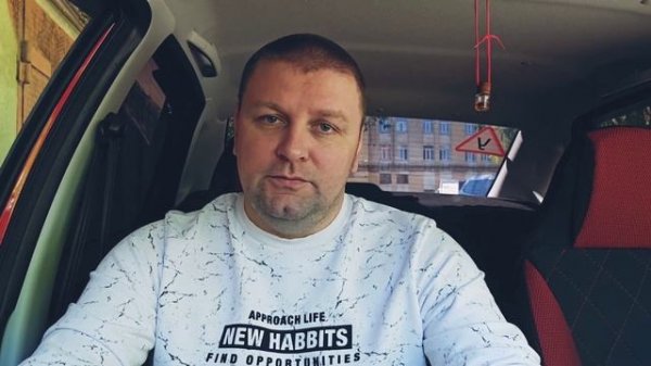 Мужчина начал пить с женщиной