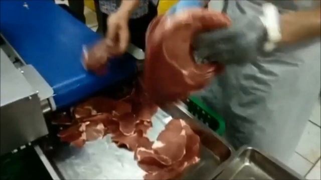 Slicing and Cutting Machine Conveyor Type - deep frozen beef ~ HTCC-220 砍排機 輸送帶型 試牛肉 смотреть онлайн