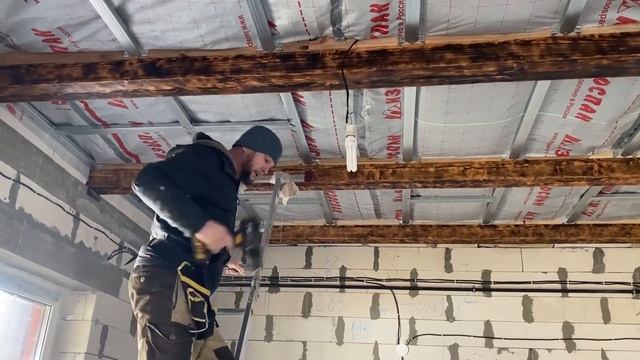 Монтаж и обустройство потолков в частном доме