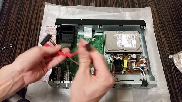 Vu+ Duo2 Receiver HDD Installation - Festplatte einbauen