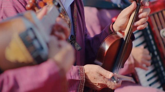 Кодир Журакулов "Кегейлиден су алган кыз" смотреть онлайн