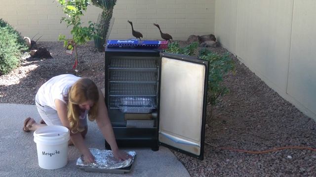 Masterbuilt Electric Smoker Easy Set Up And Clean Up...How To Use Masterbuilt Smoker смотреть онлайн