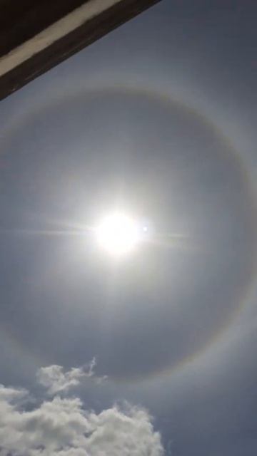 Auréole solaire dans le ciel havrais et normand смотреть онлайн