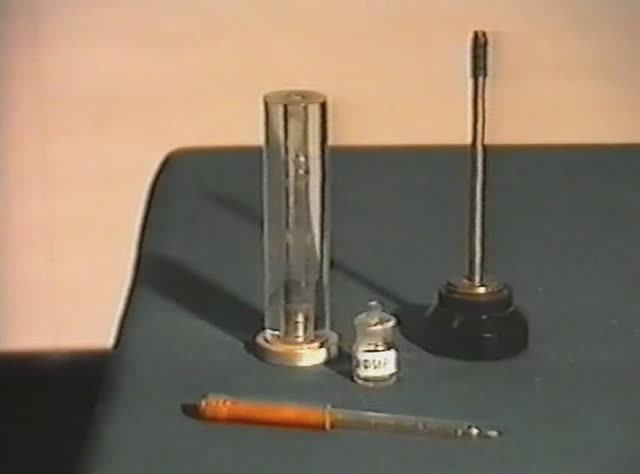 Физика. Опыты. Теплота и работа. Превращение работы в теплоту. Воздушное огниво смотреть онлайн