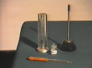 Физика. Опыты. Теплота и работа. Превращение работы в теплоту. Воздушное огниво