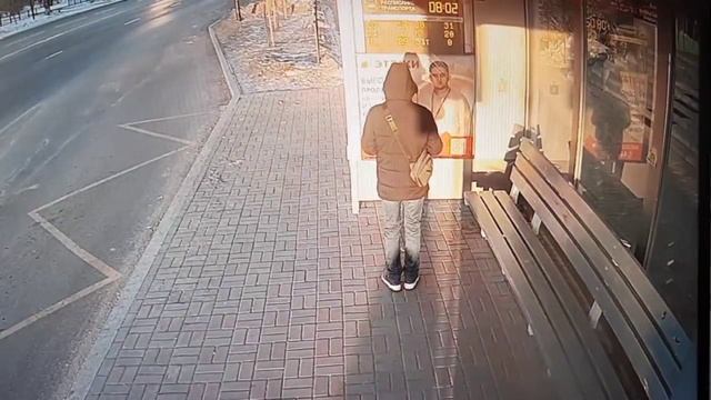 Остановки на улице Ленина «украсили» незаконными объявлениями смотреть онлайн