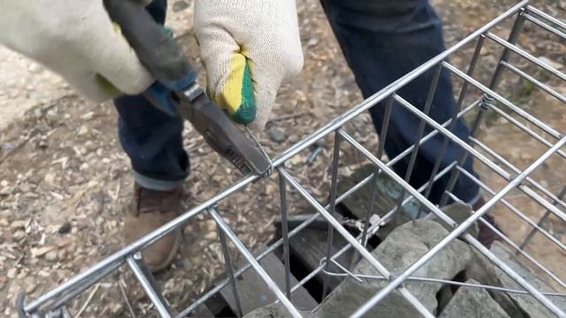 Как монтировать сварные габионы. Способы крепления сварных габионов. Как сгибать сетку.