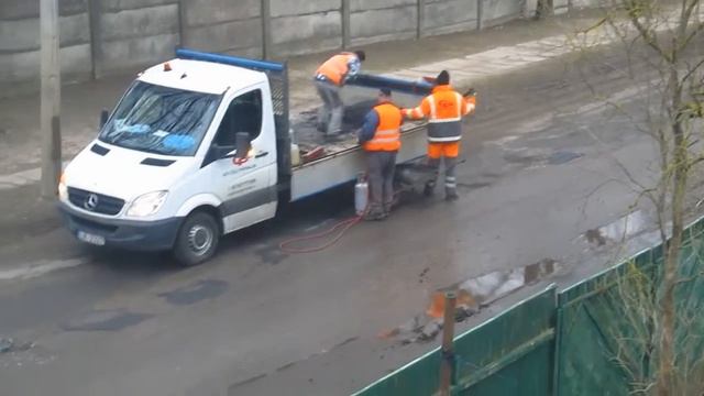 и на Этом СПАСИБА 3 (12 месяцев спустя латают Холодным Асфальтом) смотреть онлайн