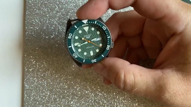 Seiko 5 Sport Sense SRPD77K1 смотреть онлайн