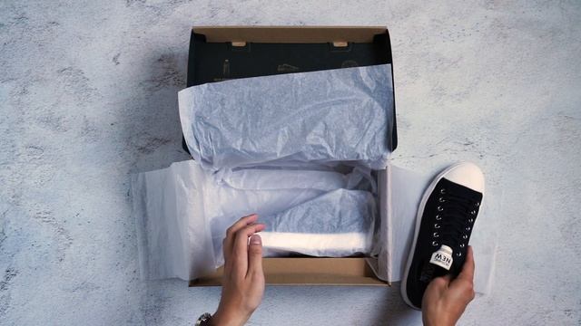 Nothing New Unboxing Our 100% Eco-Friendly Black & White Low Top Sneaker and Facts About Us! смотреть онлайн