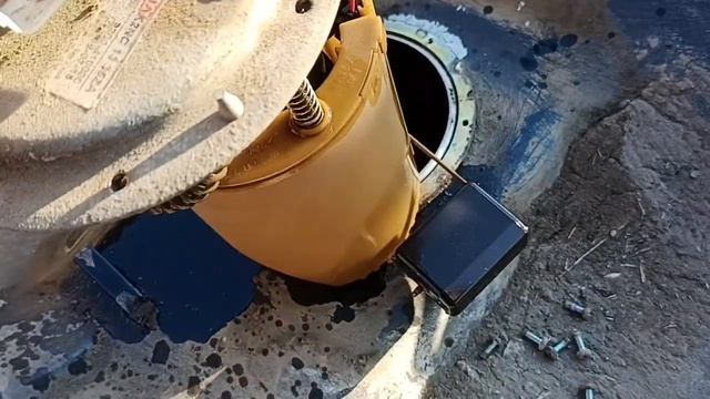 KiA Spectra СНЯЛ ТОПЛИВНЫЙ НАСОС И СКОЛЬКО МУСОРА В БАКЕ