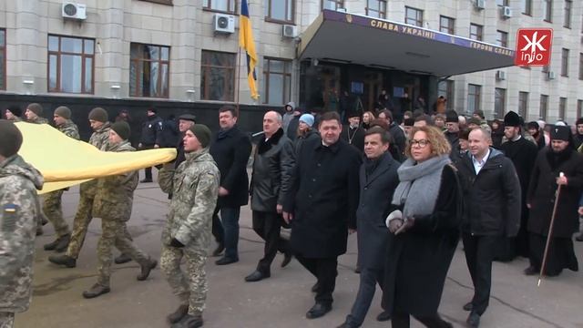 До Дня Соборності у Житомирі утворили «живий ланцюг єдності» один кілометр завдовжки смотреть онлайн